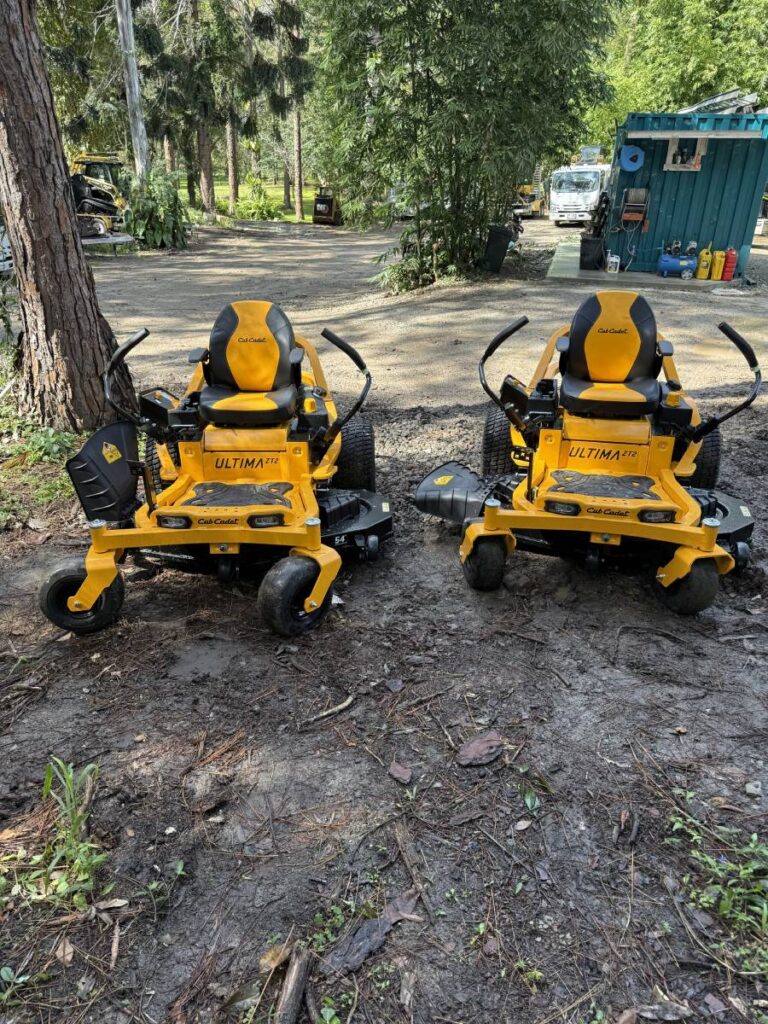 ZERO TURN CUB CADET ZT2 MOWER